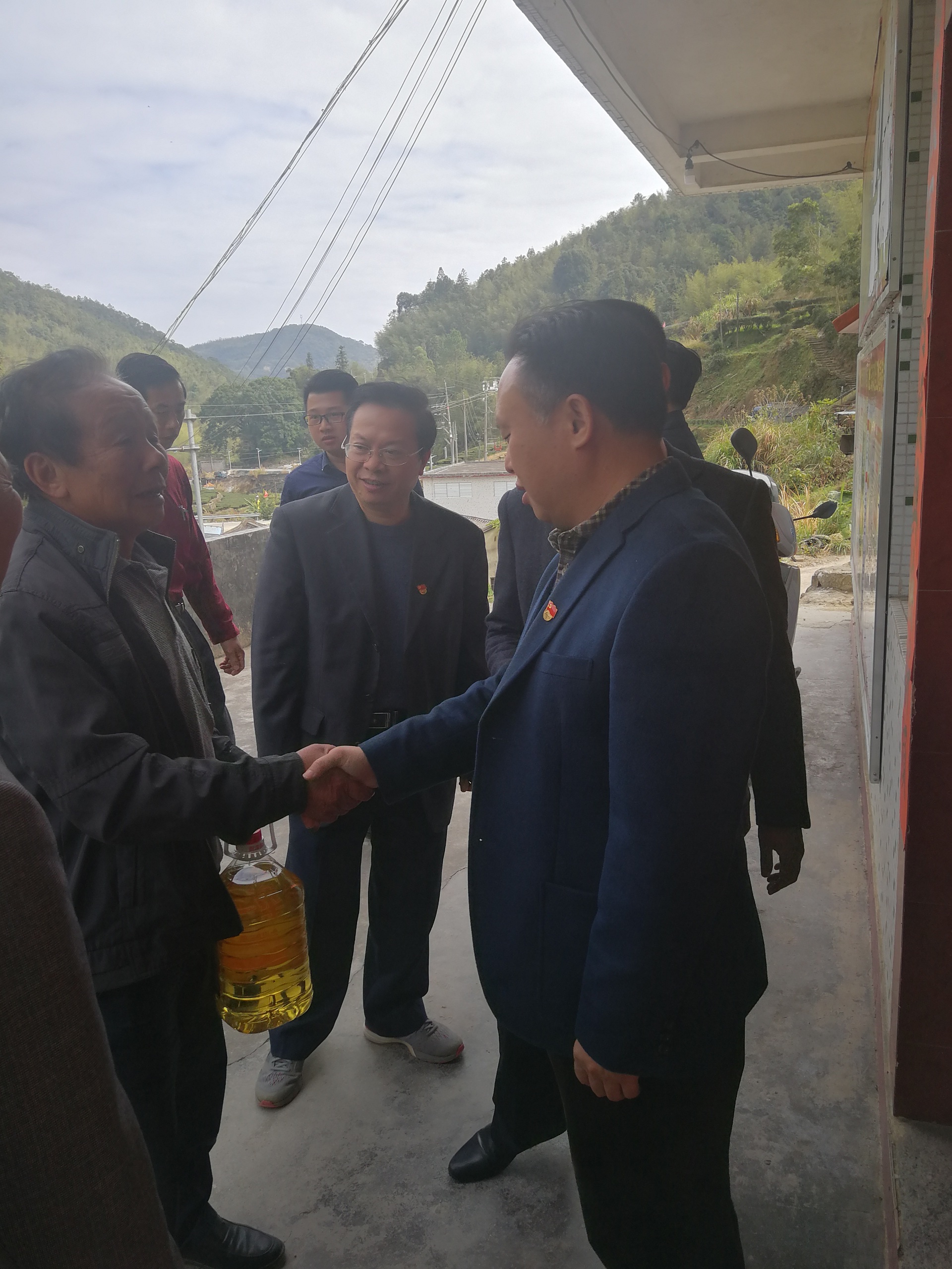 梁维局长带队到丰顺县八乡山镇银河村开展节前扶贫调研和走访慰问活动