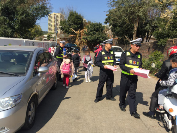 平远交警开展"开学第一课"点亮安全开学季