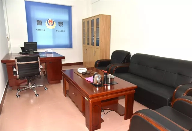 水寨镇派出所一楼改造成新的办证服务室和值班接待室,新增一台自助