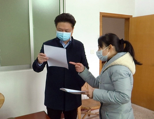 04--陈伟明到县卫生健康管理局检查疫情防控工作.jpg