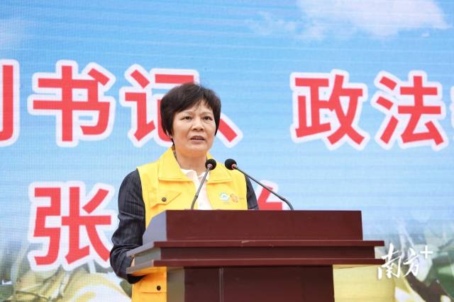 南方+ 何森垚 拍摄