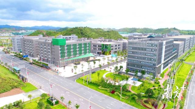 目前，广梅产业园已经培育形成汽车零部件、先进制造、大健康、大数据等产业集群和广汽零部件产业园等五大特色“园中园”。