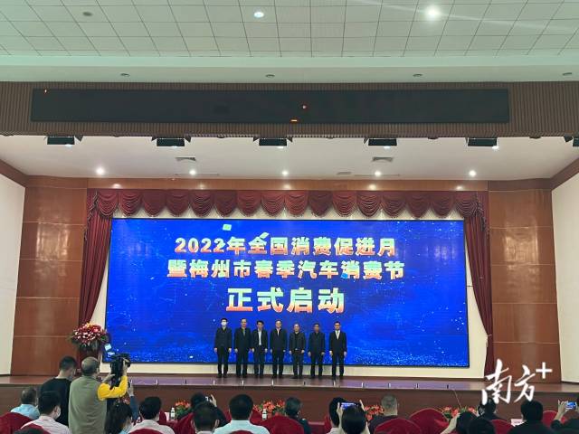    南方+ 梁时禹 拍摄