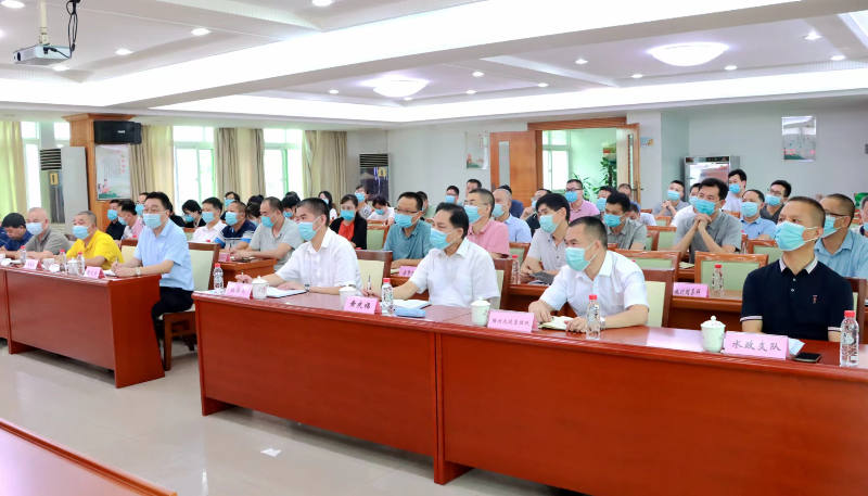 我局举办2022年法治专题讲座新时代水务干部法律思维的构建1.jpg