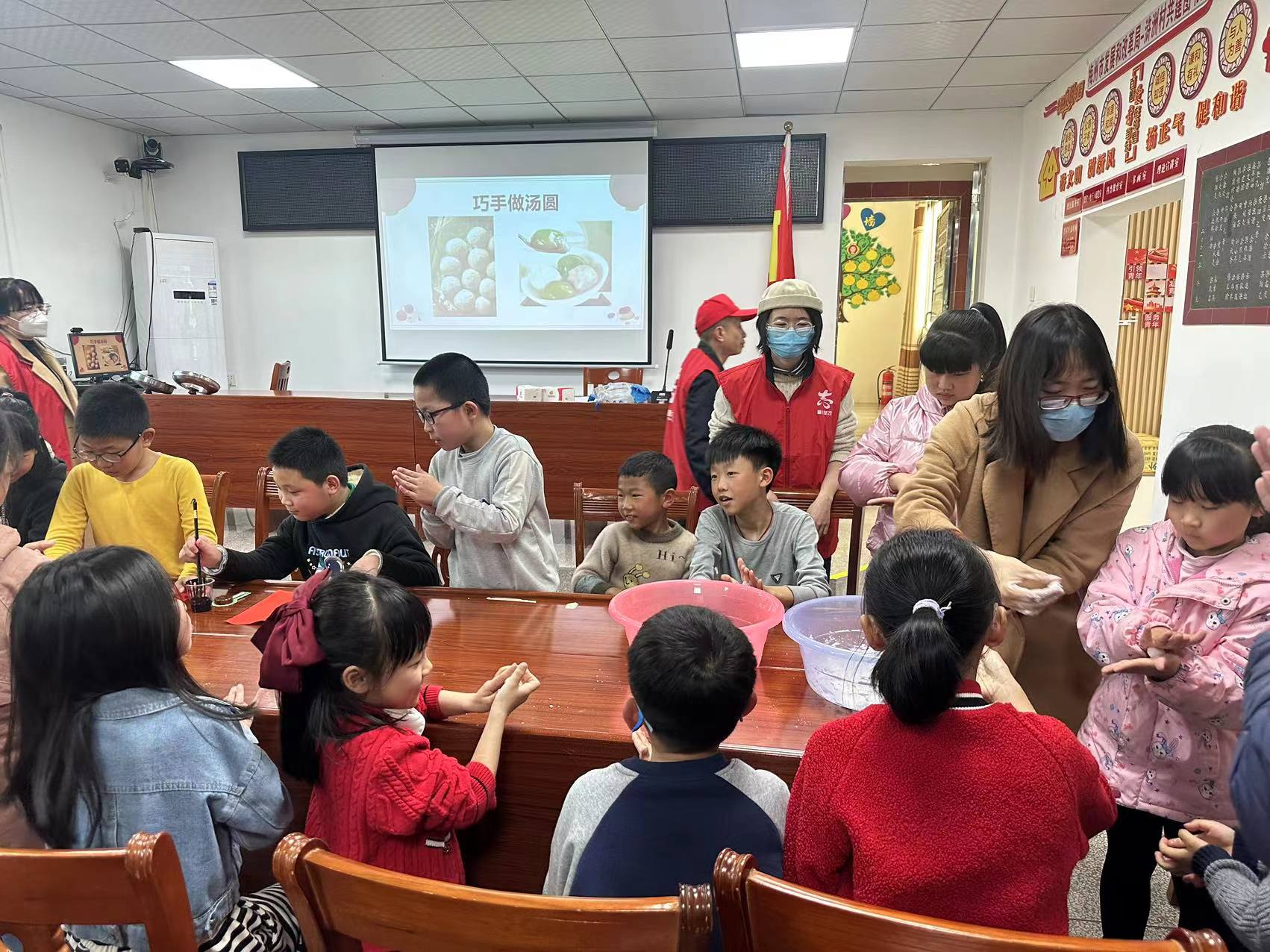 梅州市发展和改革局 2月2日 梅县区程江镇浒洲村  开展“志愿服务送关爱 文明实践树新风”——“欢乐闹元宵 奋进新征程” 活动 ...jpg