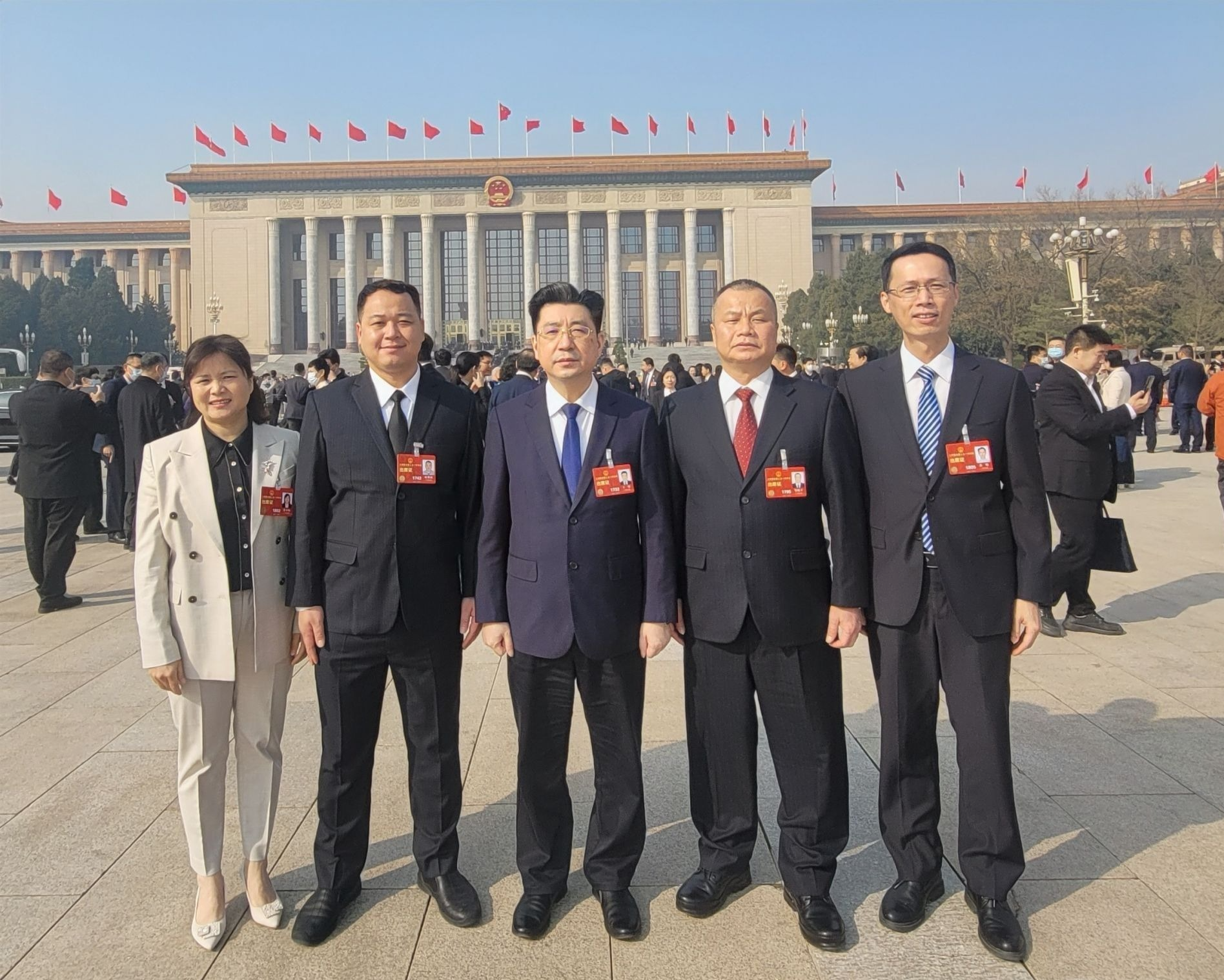 向大会提交15份建议