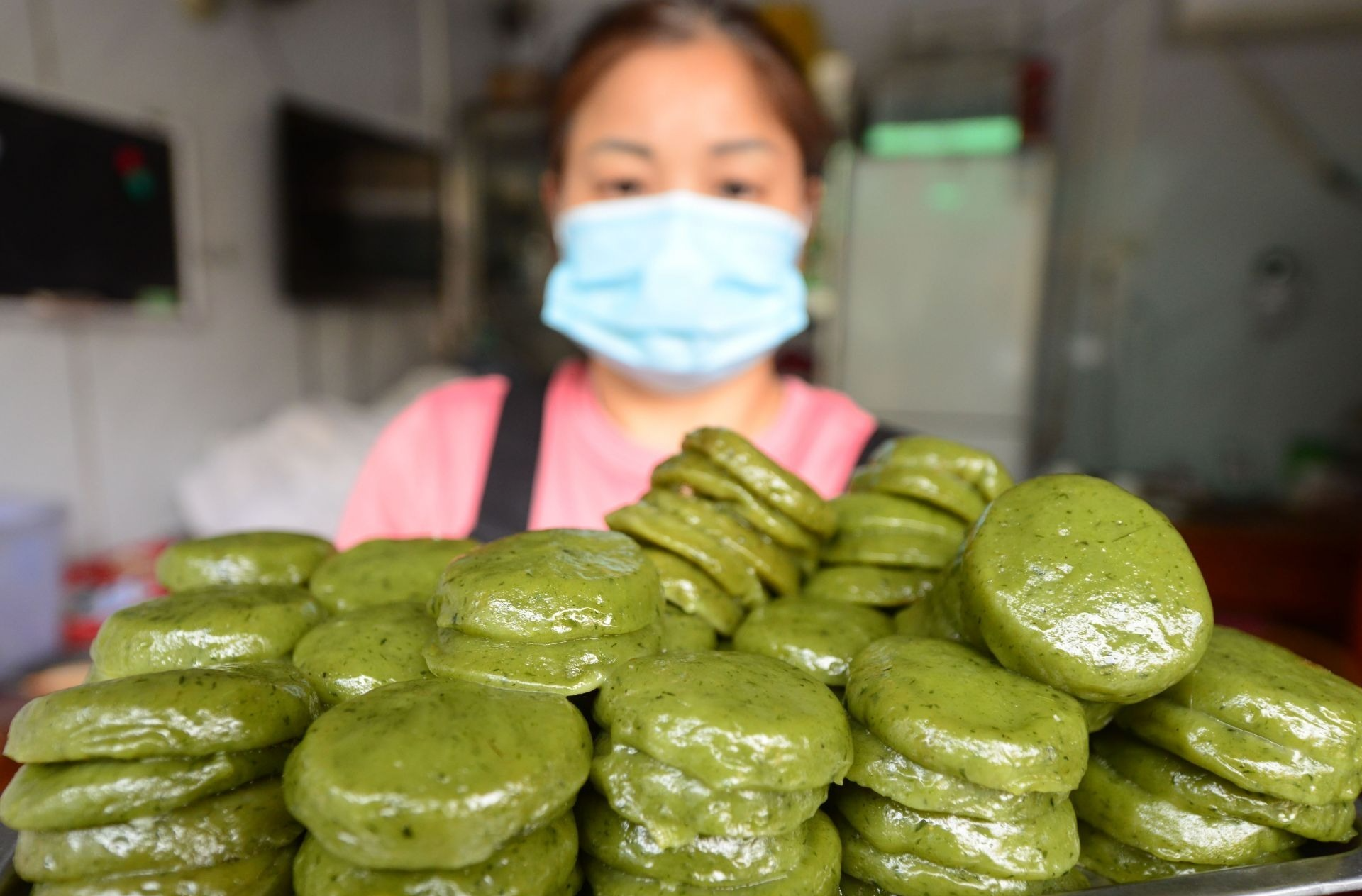 清明时节 艾粄飘香！来一个？