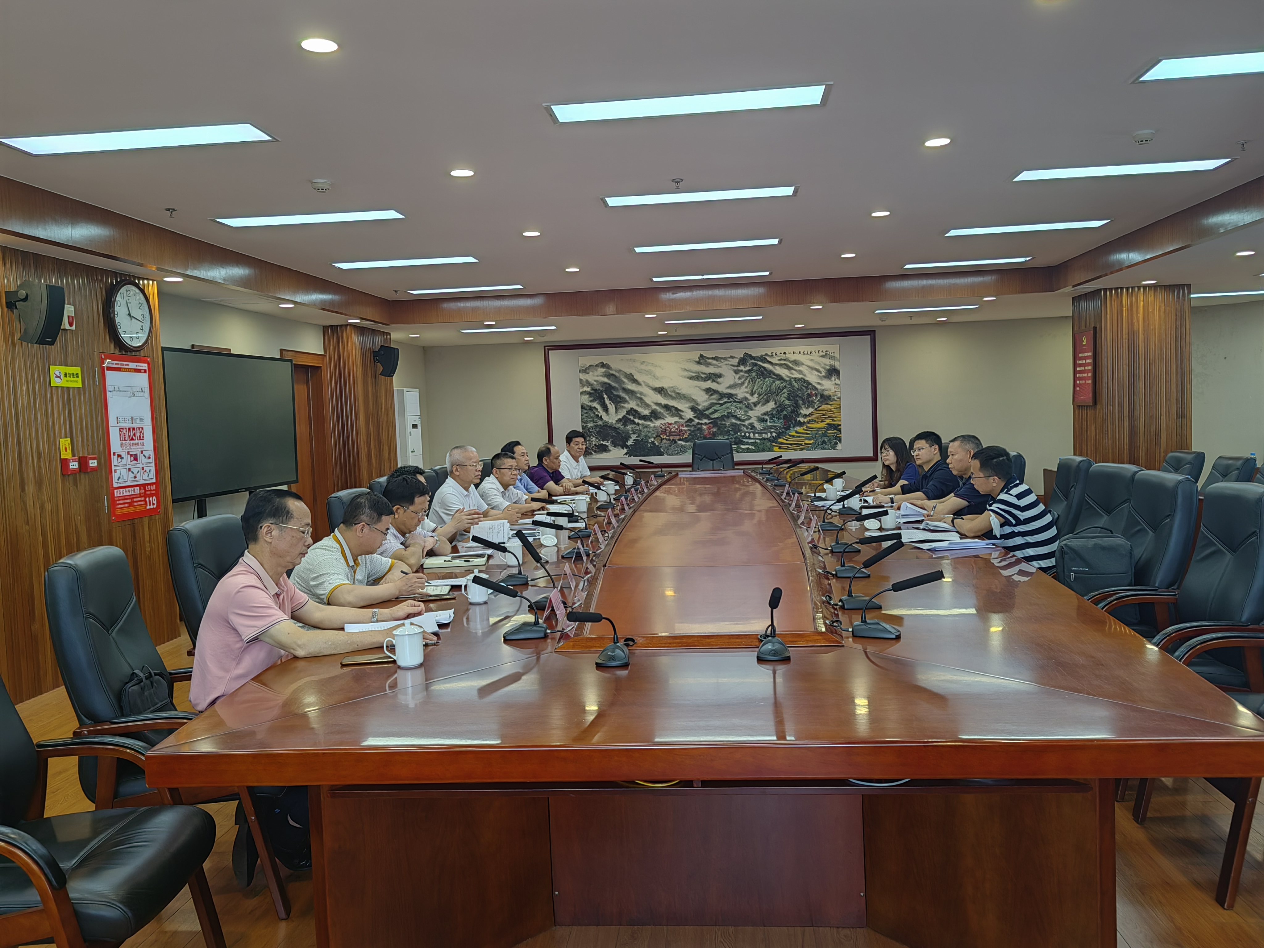 座谈会.jpg