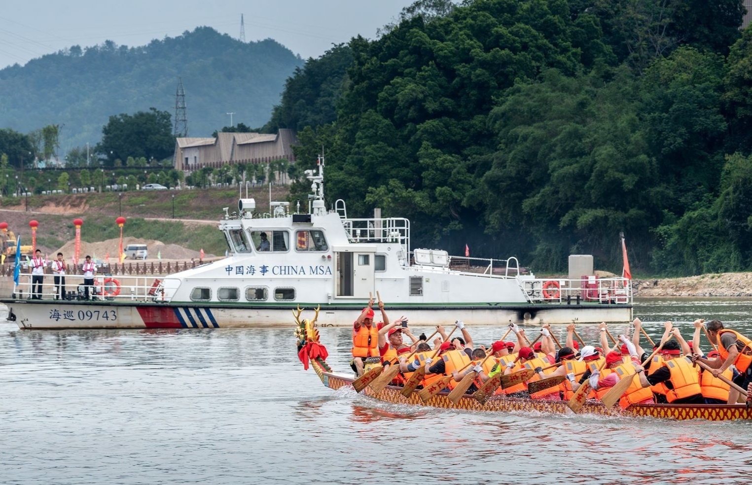 梅州海事部门全力护航龙舟节备赛集训