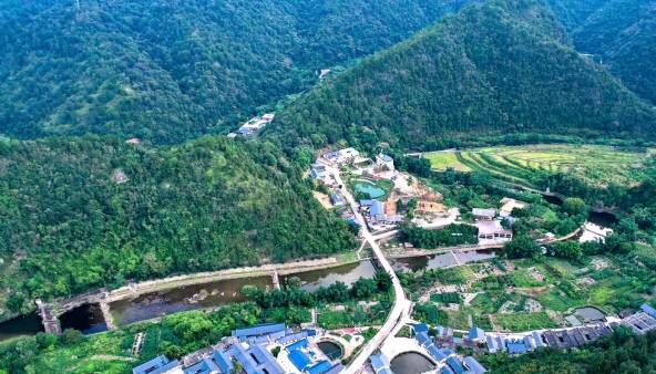 筀竹村从平平无奇的“空壳村”蝶变成为宜业宜游的“网红村”。