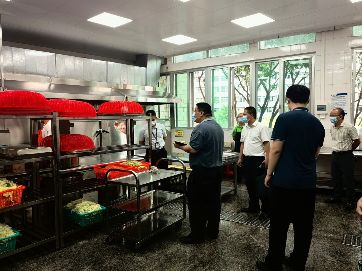 我局到市技师学院开展校园食品安全检查