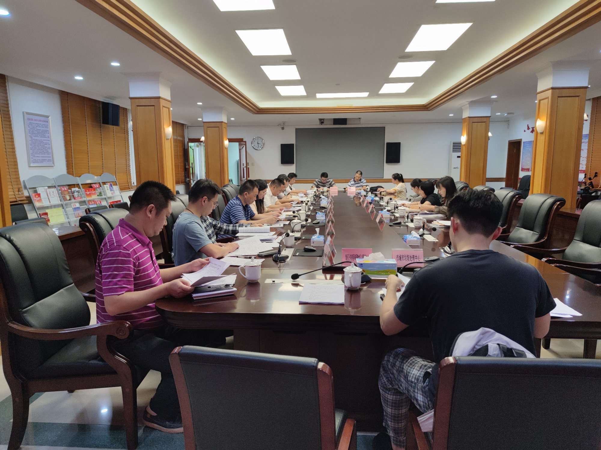 10月24日，到市住房城乡建设局交流指导工作.png