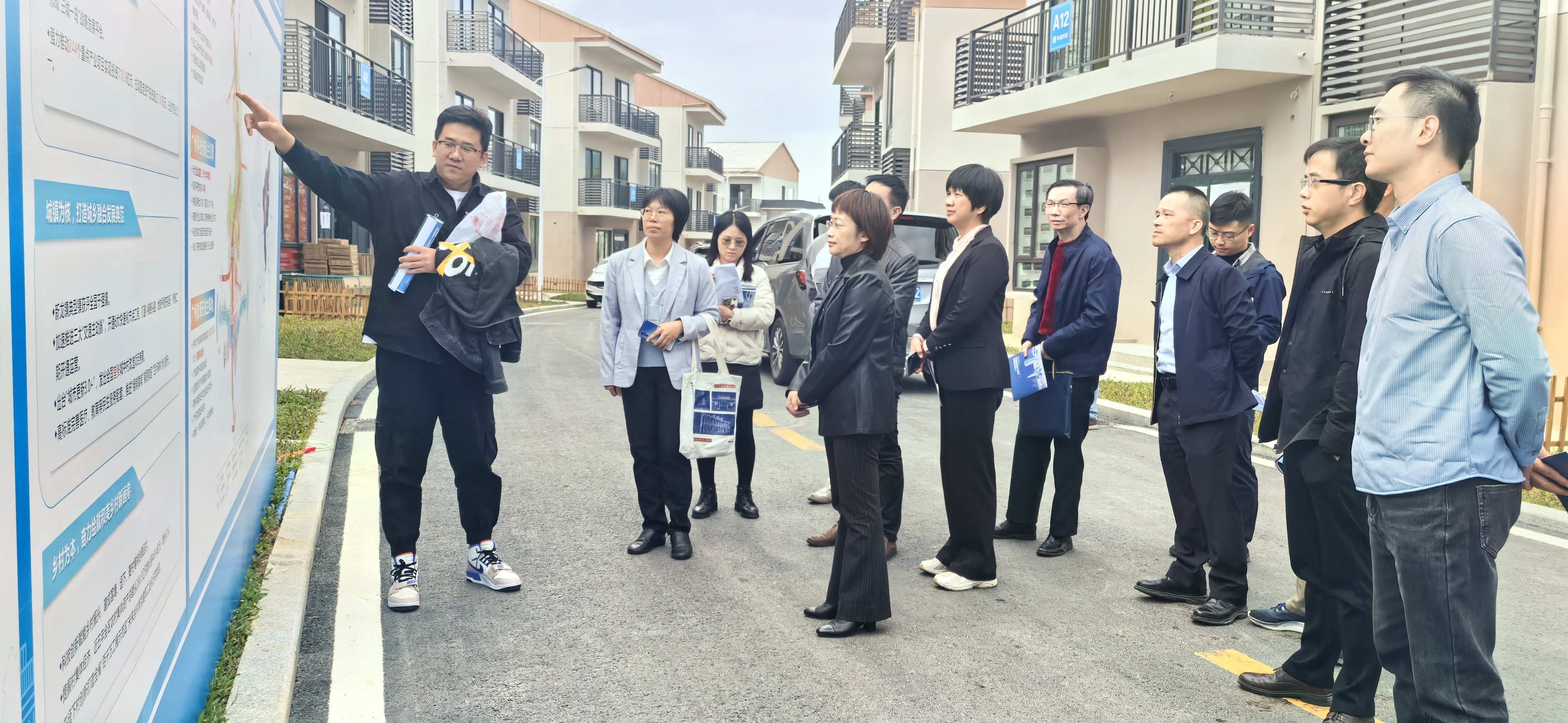广州市规划和自然资源局黄埔分局高级工程师介绍黄埔区全域土地综合整治情况.jpg