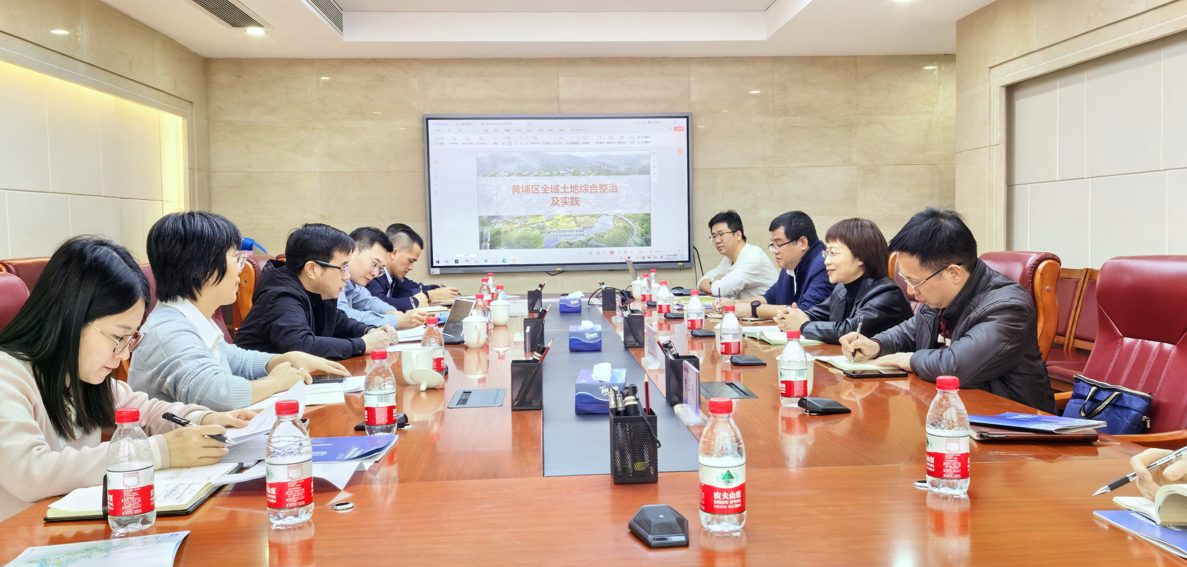 在中新广州知识城规划建设办会议室座谈交流.jpg