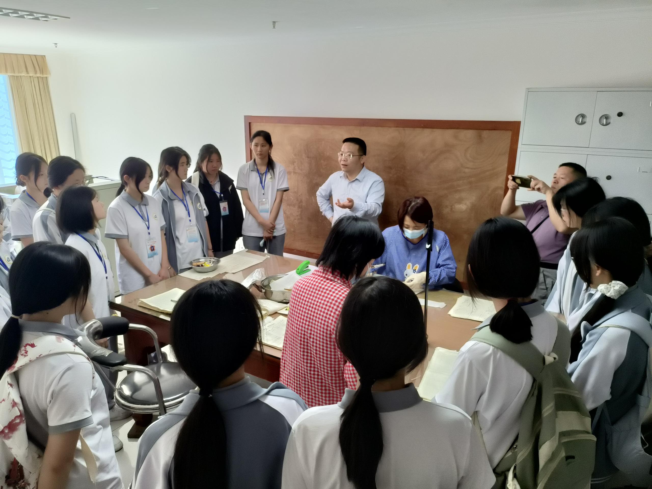档案修裱.jpg