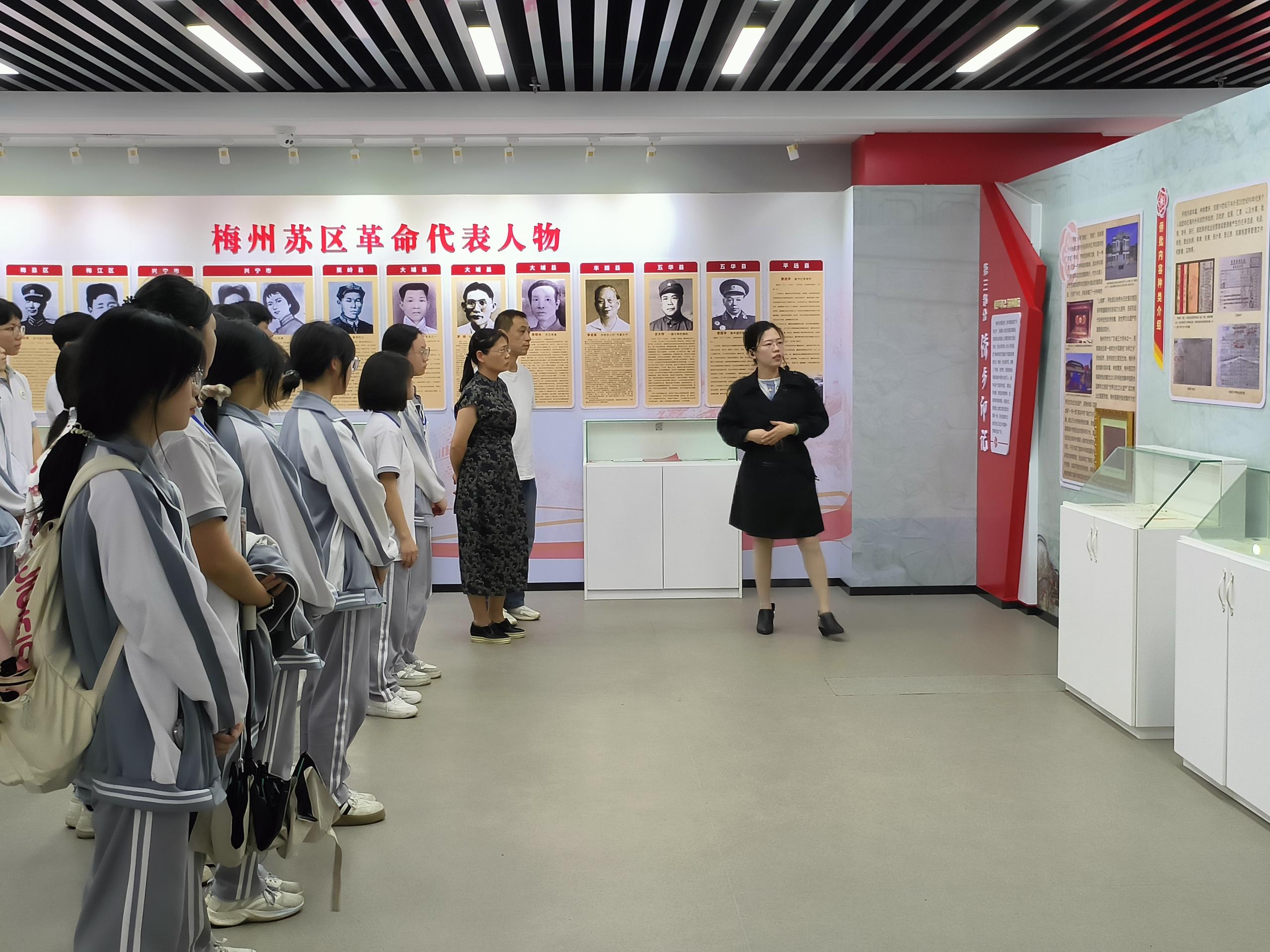 展厅介绍.jpg