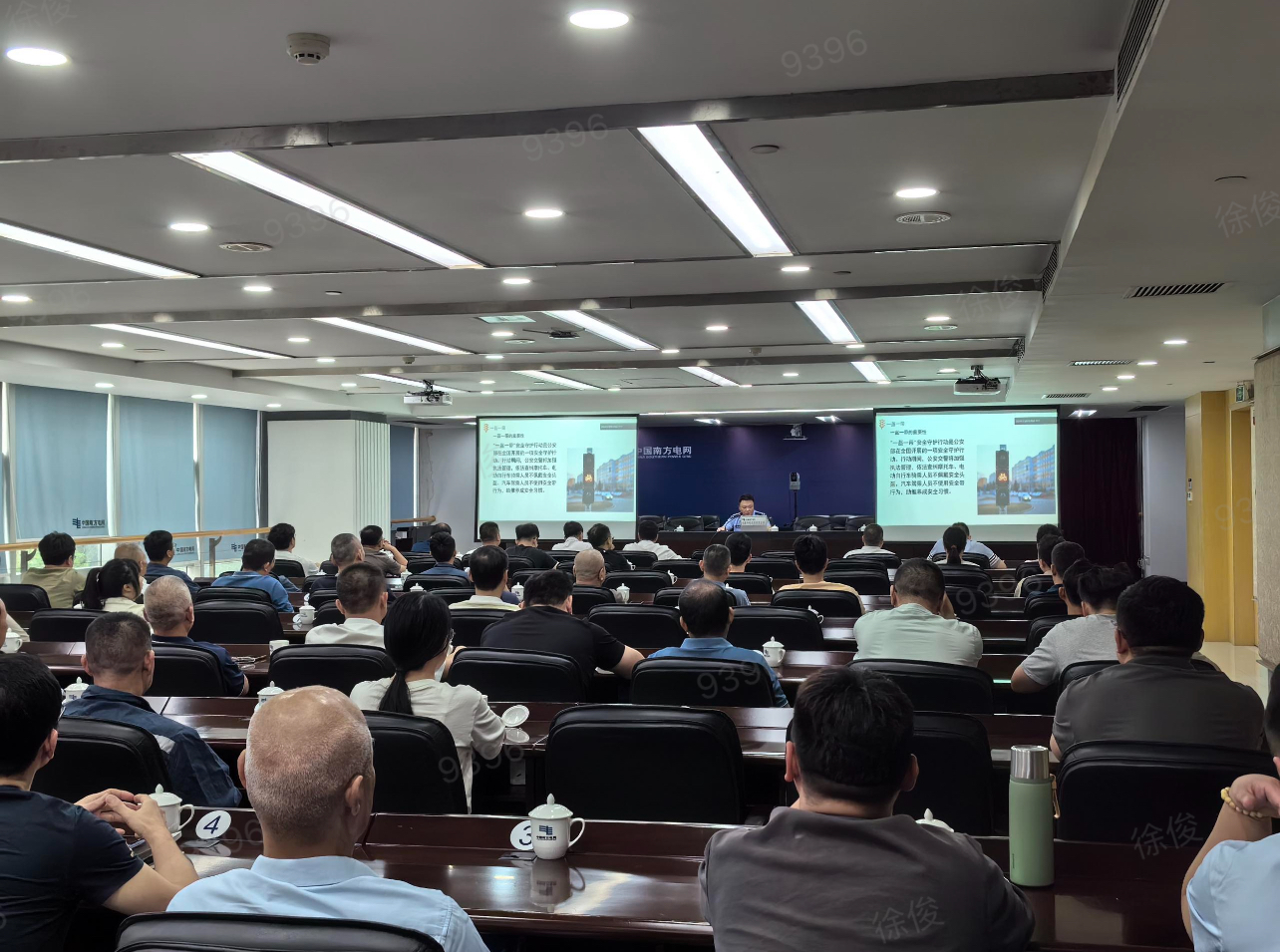 走进中国南方电网开展交通安全宣传活动.jpg